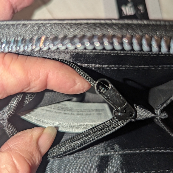 NWT Minnie Mouse small wallet - Picture 6 of 14